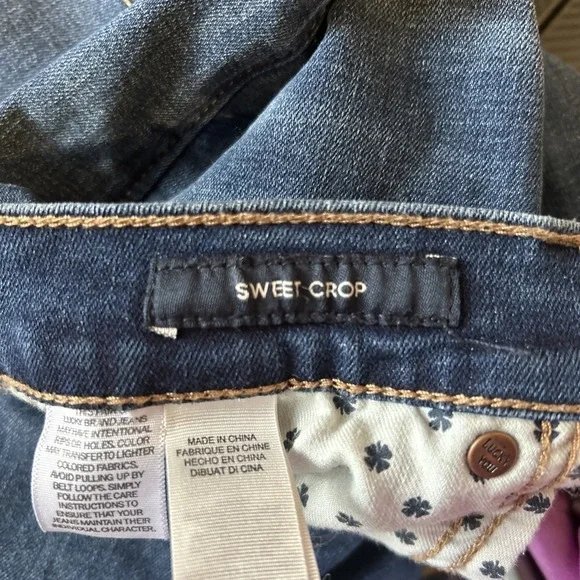 Women's Lucky Brand Sweet N Crop Dark Wash Jeans Mid Rise  Sz. 6/28 - Picture 9 of 9